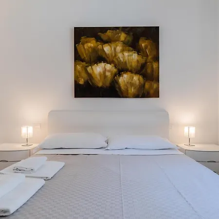 Views, Bright Cozy Perledo